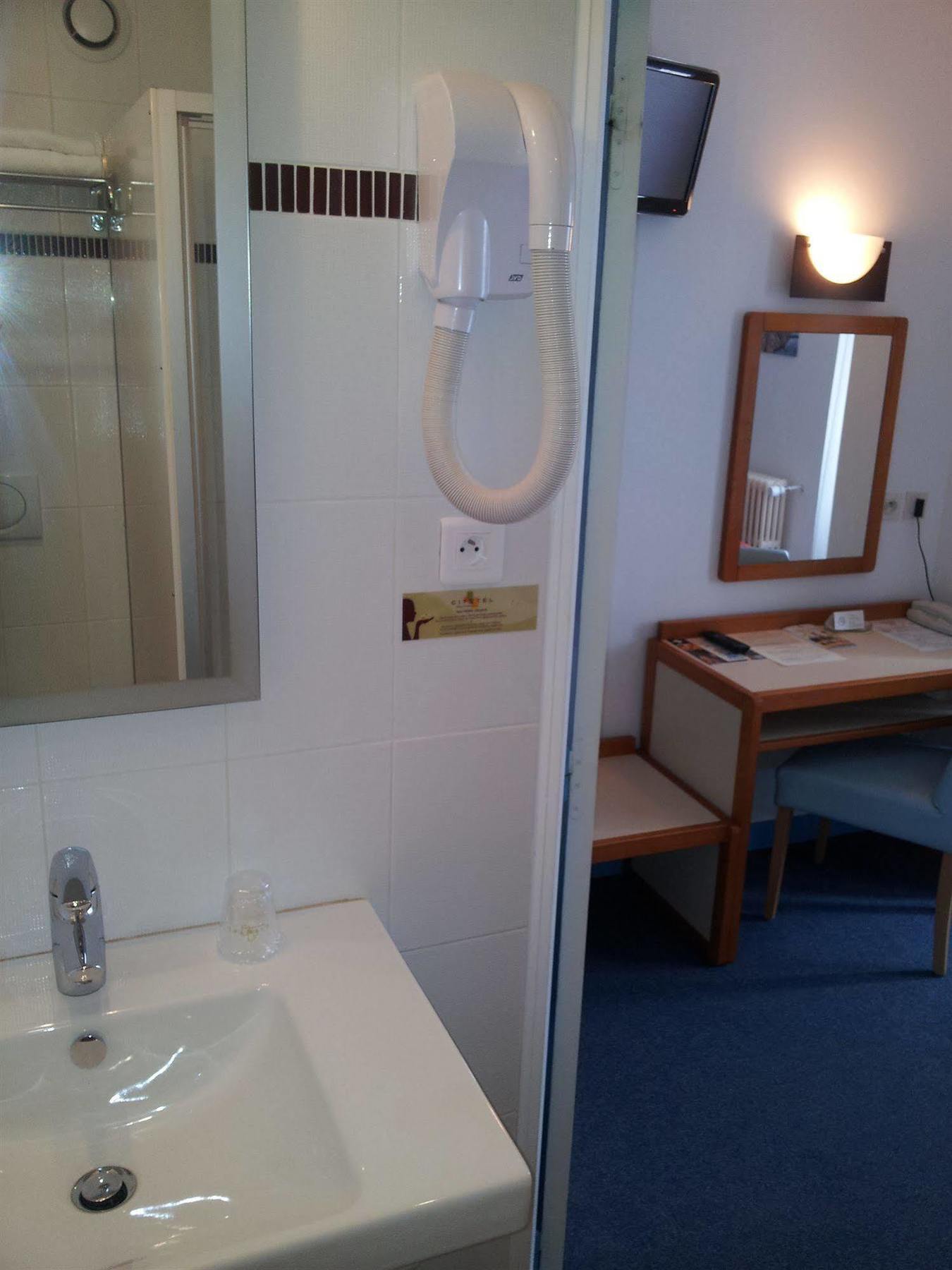 Cit'Hotel Du Port Rhu Douarnenez Esterno foto