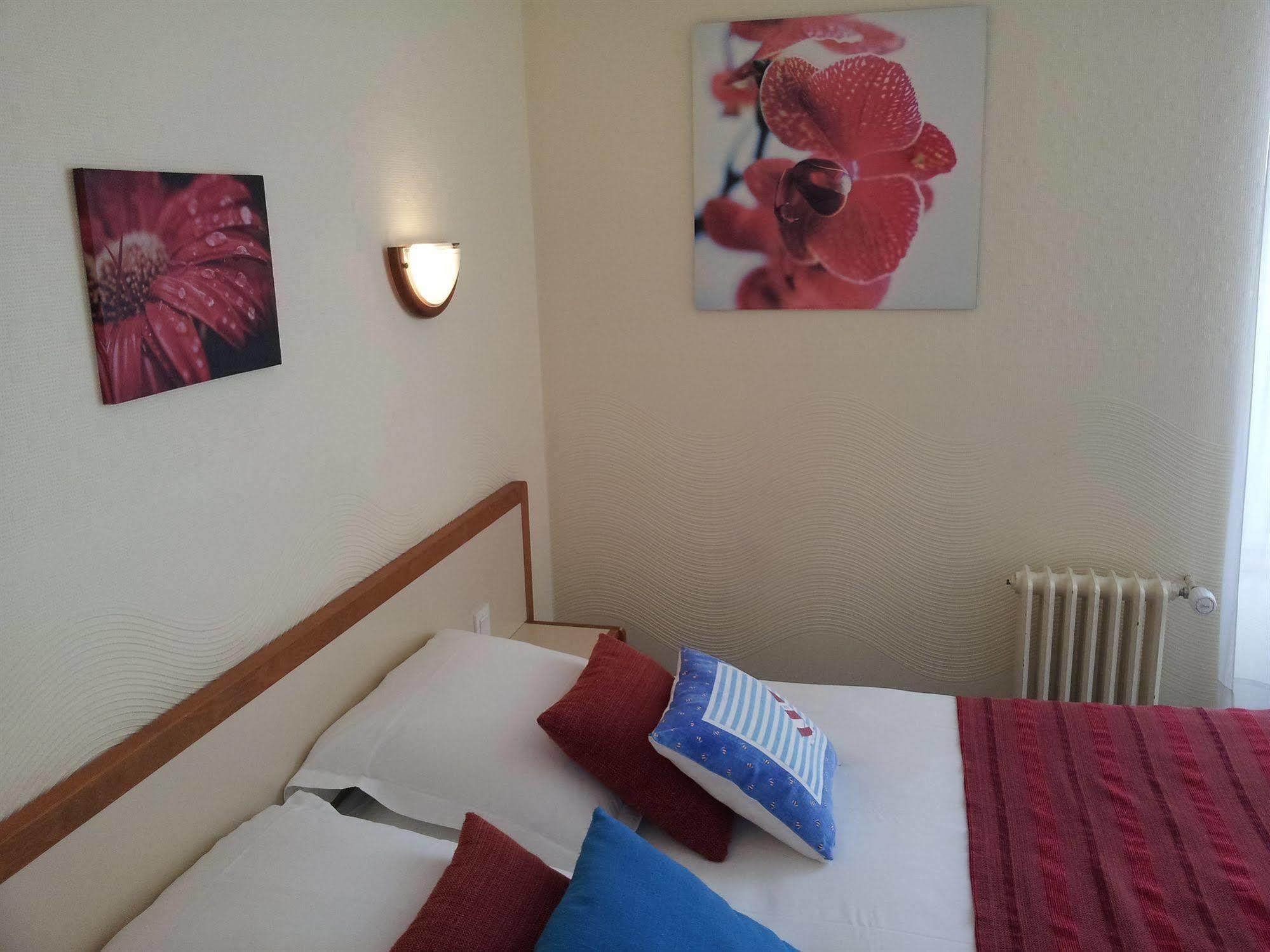 Cit'Hotel Du Port Rhu Douarnenez Esterno foto
